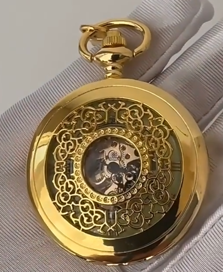 Antique golden watch keychain - Antiker hohler goldener manueller Taschenuhren